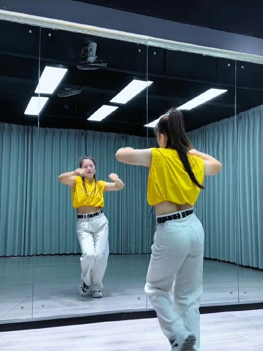 小苹果舞蹈达人版(小苹果舞蹈视频教程)-第2张图片-有道翻译官网 小苹果舞蹈达人版(小苹果舞蹈视频教程)-第2张图片-有道翻译官网